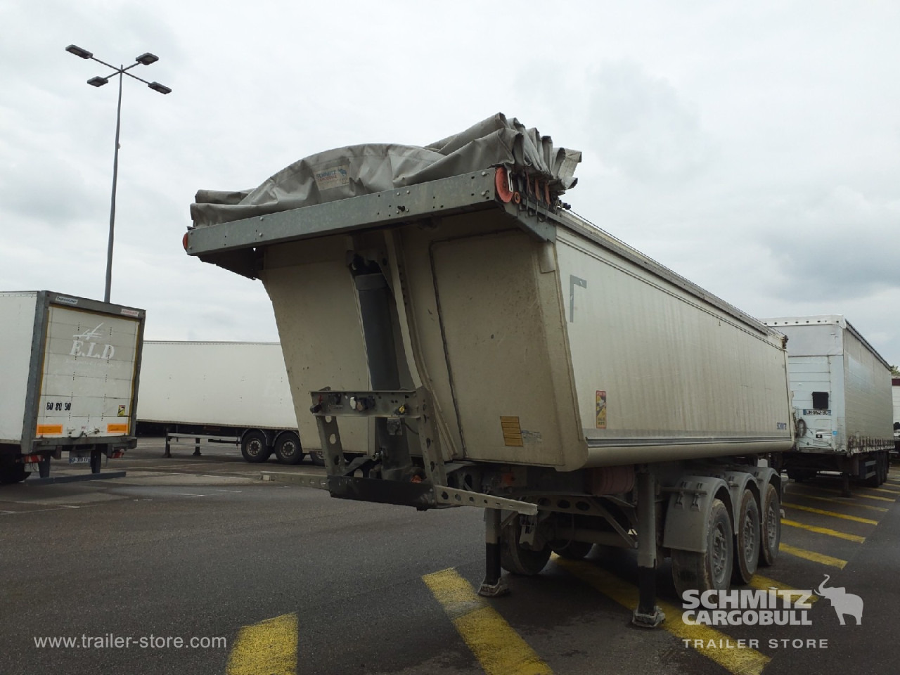Félpótkocsi billenőplatós SCHMITZ Tipper Alu-square sided body 27m³: 6 kép.