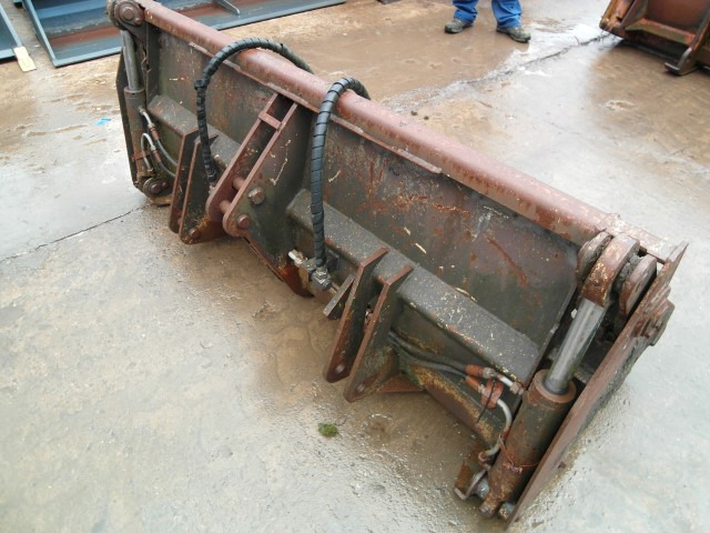 Atlas - Rakodókanál: 3 kép. Atlas - Rakodókanál: 3 kép.