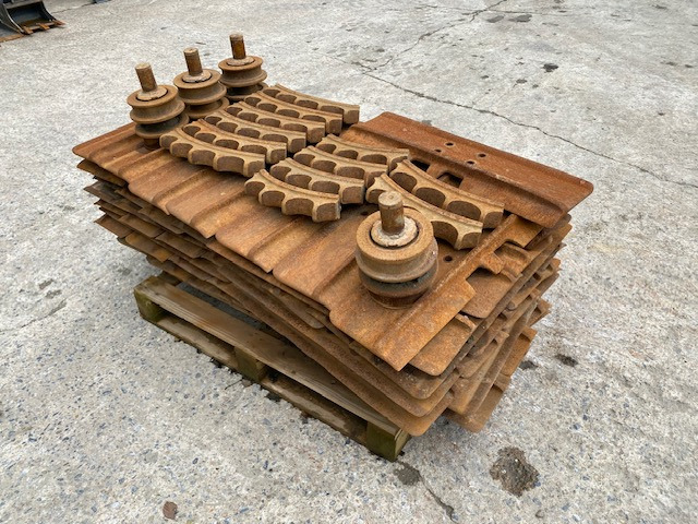 Bodenplatten 750mm - CAT D 6 K/N LGP - Systeme One - 246-5726 - Lánctalp - Építőipari gépek: 1 kép. Bodenplatten 750mm - CAT D 6 K/N LGP - Systeme One - 246-5726 - Lánctalp - Építőipari gépek: 1 kép.