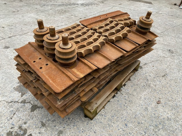 Bodenplatten 750mm - CAT D 6 K/N LGP - Systeme One - 246-5726 - Lánctalp - Építőipari gépek: 2 kép. Bodenplatten 750mm - CAT D 6 K/N LGP - Systeme One - 246-5726 - Lánctalp - Építőipari gépek: 2 kép.