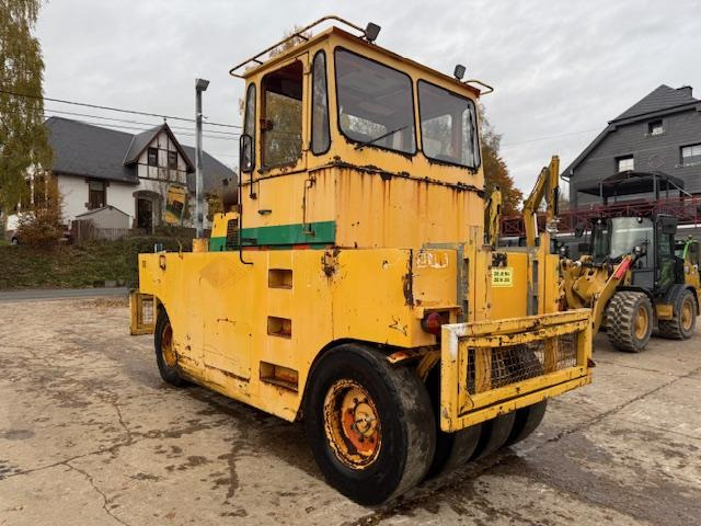 Hamm GRW 15 - Pneumatikus henger: 4 kép. Hamm GRW 15 - Pneumatikus henger: 4 kép.