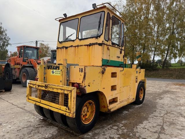 Hamm GRW 15 - Pneumatikus henger: 3 kép. Hamm GRW 15 - Pneumatikus henger: 3 kép.