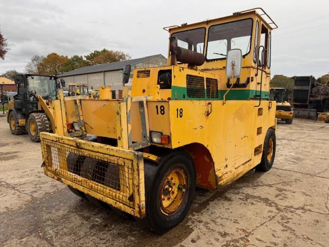 Hamm GRW 15 - Pneumatikus henger: 1 kép. Hamm GRW 15 - Pneumatikus henger: 1 kép.