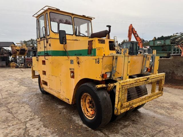 Hamm GRW 15 - Pneumatikus henger: 2 kép. Hamm GRW 15 - Pneumatikus henger: 2 kép.