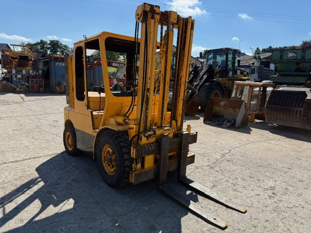 Hyster H 70 C - Teleszkópos rakodó: 2 kép. Hyster H 70 C - Teleszkópos rakodó: 2 kép.