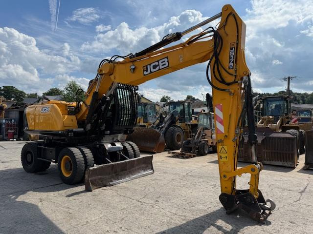 JCB JS 175 W+ - Gumikerekes kotró: 2 kép. JCB JS 175 W+ - Gumikerekes kotró: 2 kép.