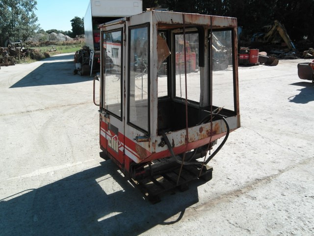 Kabine O&K L 5 - Fülke és belső tér - Építőipari gépek: 4 kép. Kabine O&K L 5 - Fülke és belső tér - Építőipari gépek: 4 kép.