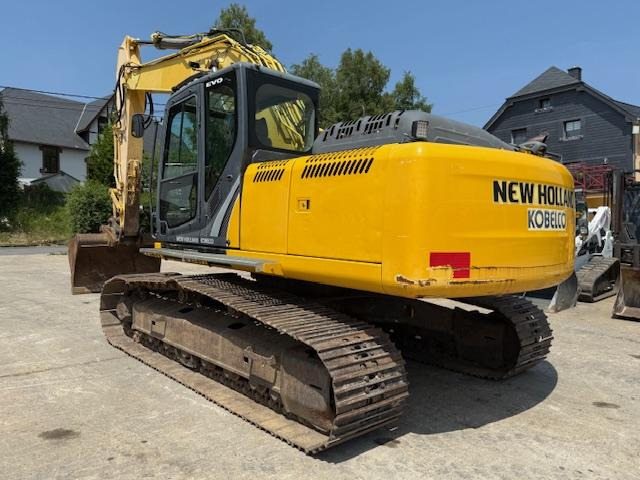 New Holland Kobelco E 215 C - Lánctalpas kotró: 4 kép. New Holland Kobelco E 215 C - Lánctalpas kotró: 4 kép.
