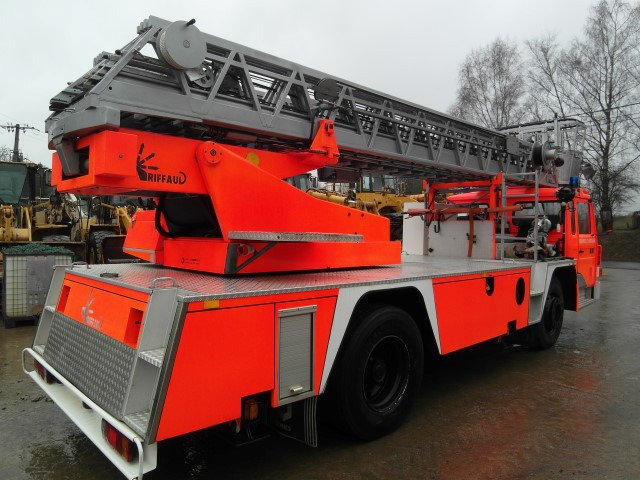 Renault G 260 - Tűzoltóautó: 3 kép. Renault G 260 - Tűzoltóautó: 3 kép.