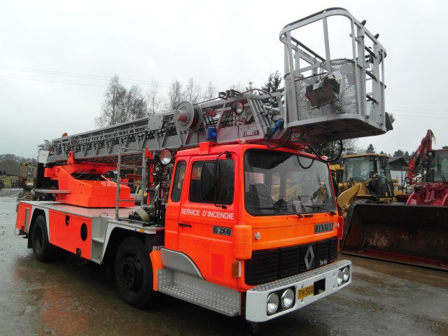 Renault G 260 - Tűzoltóautó: 2 kép. Renault G 260 - Tűzoltóautó: 2 kép.