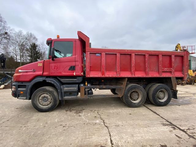 Billenőplatós teherautó Scania T 114 C 380: 19 kép.