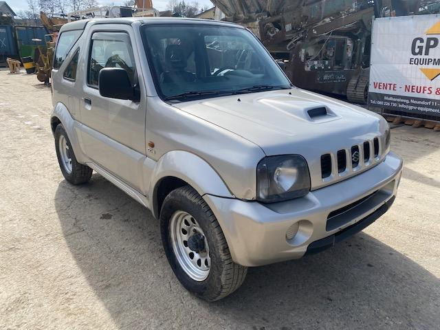 Suzuki Jimny - Autó: 2 kép. Suzuki Jimny - Autó: 2 kép.