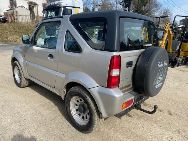 Suzuki Jimny - Autó: 4 kép. Suzuki Jimny - Autó: 4 kép.