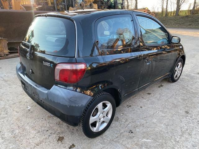Toyota Yaris - Autó: 3 kép. Toyota Yaris - Autó: 3 kép.