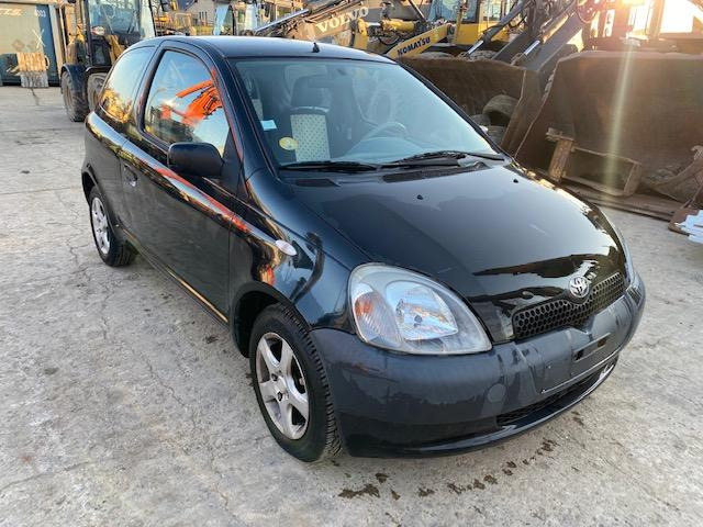 Toyota Yaris - Autó: 2 kép. Toyota Yaris - Autó: 2 kép.