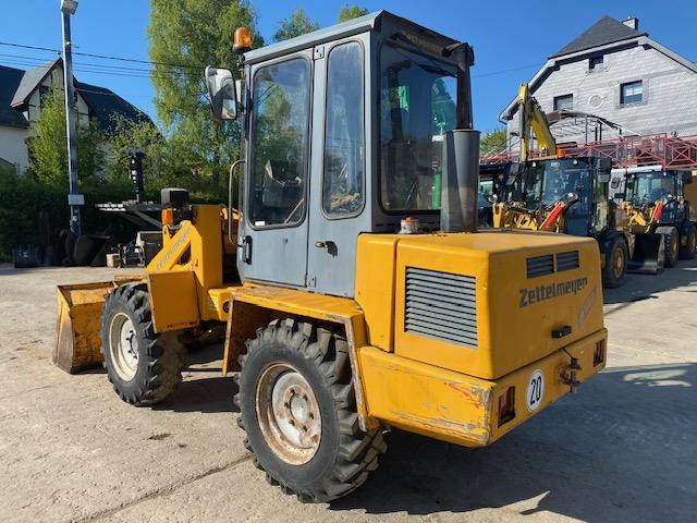 Zettelmeyer ZL 602 - Gumikerekes homlokrakodó: 4 kép. Zettelmeyer ZL 602 - Gumikerekes homlokrakodó: 4 kép.