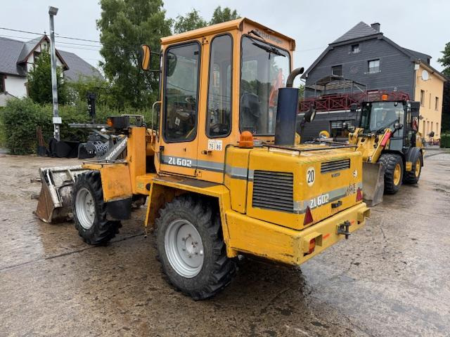 Zettelmeyer ZL 602 - Gumikerekes homlokrakodó: 4 kép. Zettelmeyer ZL 602 - Gumikerekes homlokrakodó: 4 kép.