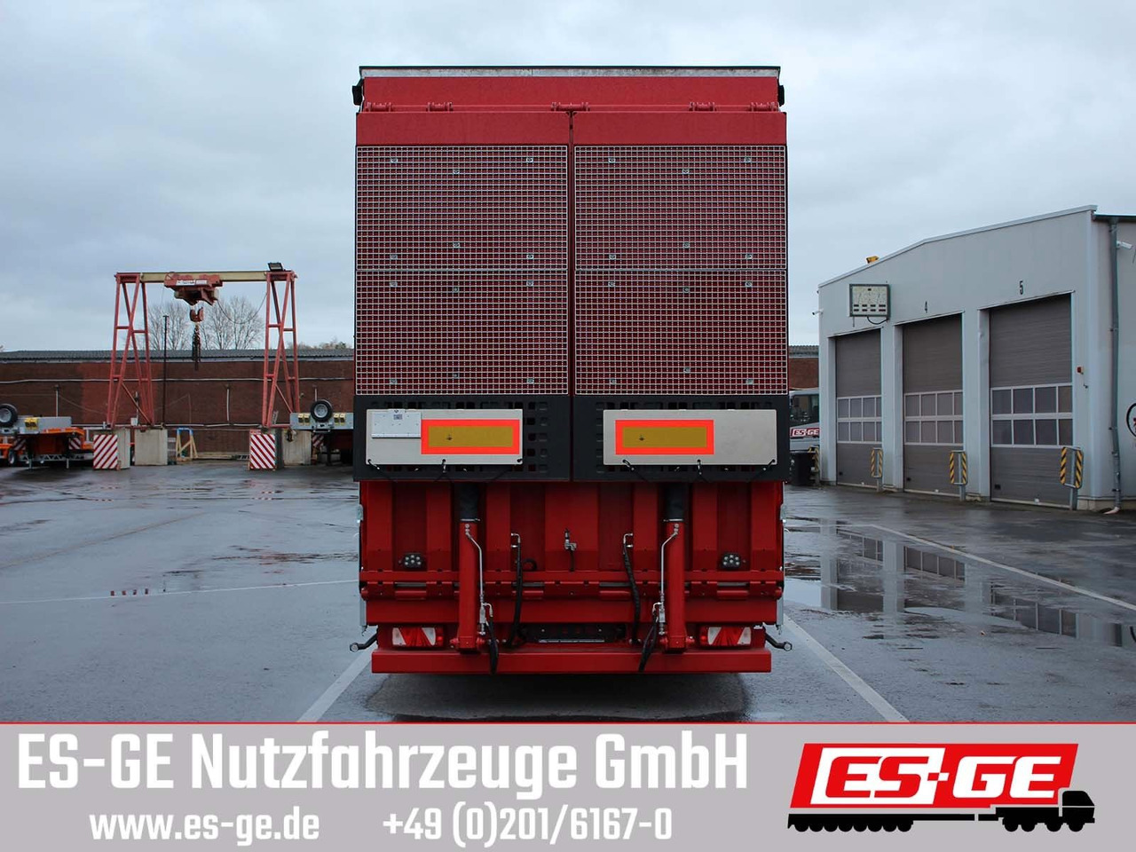 Dinkel 4-Achs-Jumbotieflader - doppelte Rampen Dinkel 4-Achs-Jumbotieflader - doppelte Rampen - Félpótkocsi mélybölcsős: 3 kép. Dinkel 4-Achs-Jumbotieflader - doppelte Rampen Dinkel 4-Achs-Jumbotieflader - doppelte Rampen - Félpótkocsi mélybölcsős: 3 kép.