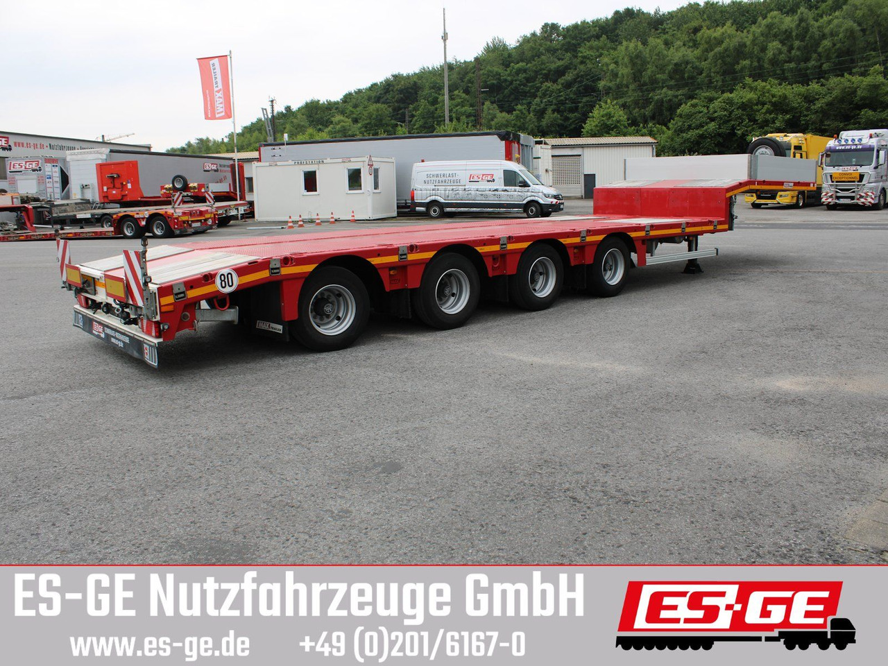 Faymonville MAX Trailer MAX100 Semi-Tieflader - Félpótkocsi mélybölcsős: 3 kép. Faymonville MAX Trailer MAX100 Semi-Tieflader - Félpótkocsi mélybölcsős: 3 kép.