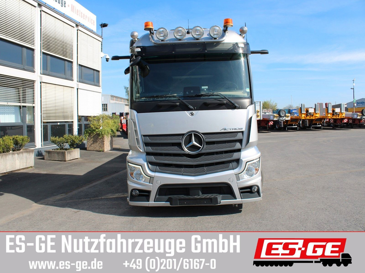 Mercedes-Benz 2546 L NR 6x2 Actros, Pritsche, MKG HLK 531 a5 - Platós teherautó, Darus autó: 4 kép. Mercedes-Benz 2546 L NR 6x2 Actros, Pritsche, MKG HLK 531 a5 - Platós teherautó, Darus autó: 4 kép.