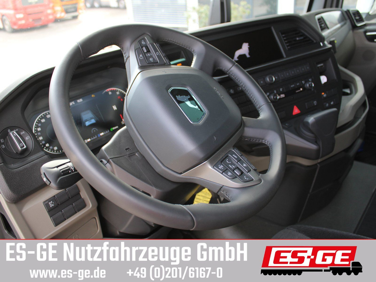 MAN TGX 33.540 6x4 BL SA mit Fassi F545RA.2.26 - Nyergesvontató: 4 kép. MAN TGX 33.540 6x4 BL SA mit Fassi F545RA.2.26 - Nyergesvontató: 4 kép.