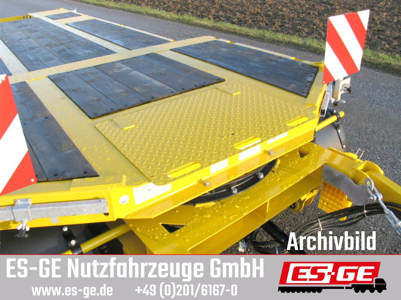 Schwarzmüller Tieflader mit gekröpftem Plateau - Pótkocsi mélybölcsős: 4 kép. Schwarzmüller Tieflader mit gekröpftem Plateau - Pótkocsi mélybölcsős: 4 kép.