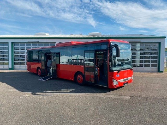 Iveco Crossway LE Low Entry KLIMA Gurte - Városi busz: 3 kép. Iveco Crossway LE Low Entry KLIMA Gurte - Városi busz: 3 kép.