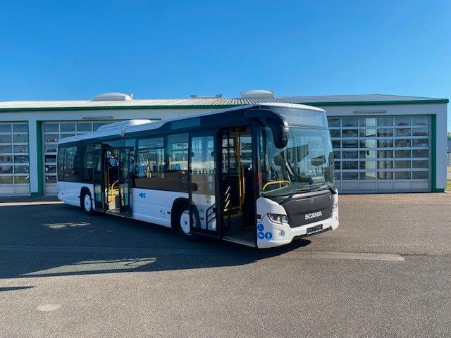 Scania Citywide LE Low Entry KLIMA KM NUR 202.000 - Városi busz: 2 kép. Scania Citywide LE Low Entry KLIMA KM NUR 202.000 - Városi busz: 2 kép.
