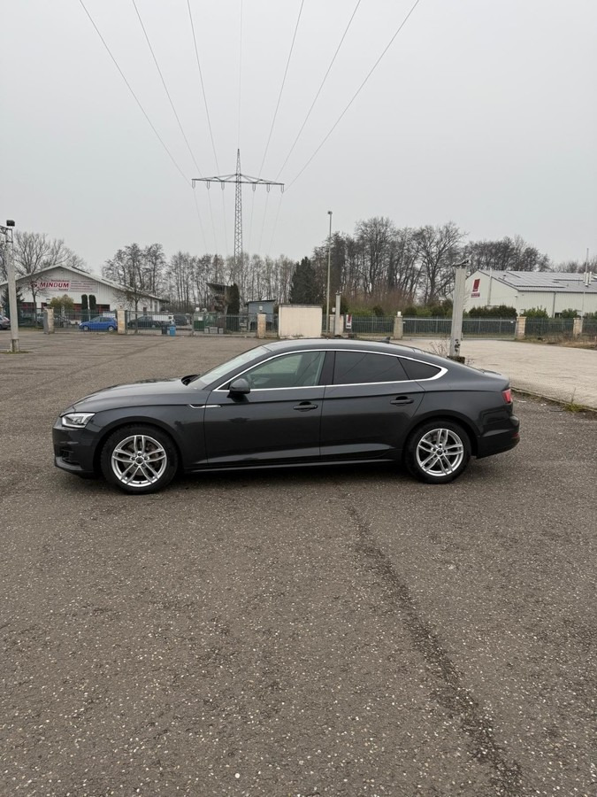 AUDI A5 Sportback (Typ F5) 2.0 TDI Schräghecklimousin - Autó: 5 kép. AUDI A5 Sportback (Typ F5) 2.0 TDI Schräghecklimousin - Autó: 5 kép.