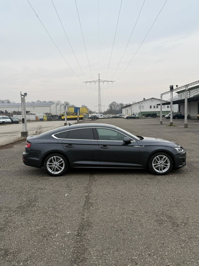 AUDI A5 Sportback (Typ F5) 2.0 TDI Schräghecklimousin - Autó: 4 kép. AUDI A5 Sportback (Typ F5) 2.0 TDI Schräghecklimousin - Autó: 4 kép.