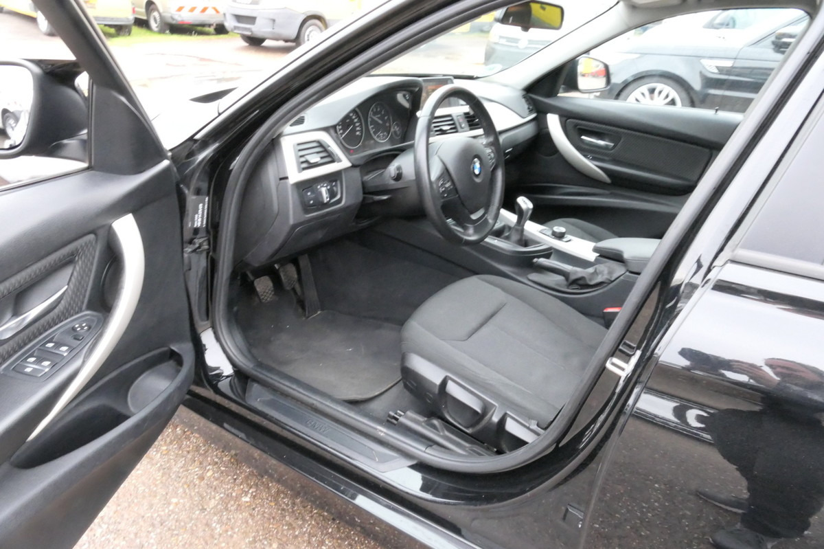 BMW 318 i Advantage Klima - Autó: 5 kép. BMW 318 i Advantage Klima - Autó: 5 kép.