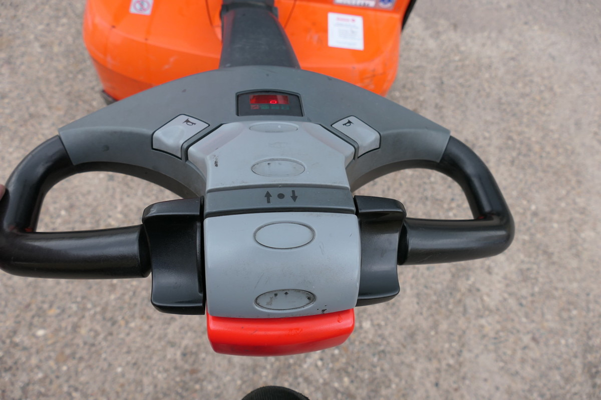 BT SWE 080L Batterie 24/2021 - Kézi raklapemelő: 5 kép. BT SWE 080L Batterie 24/2021 - Kézi raklapemelő: 5 kép.
