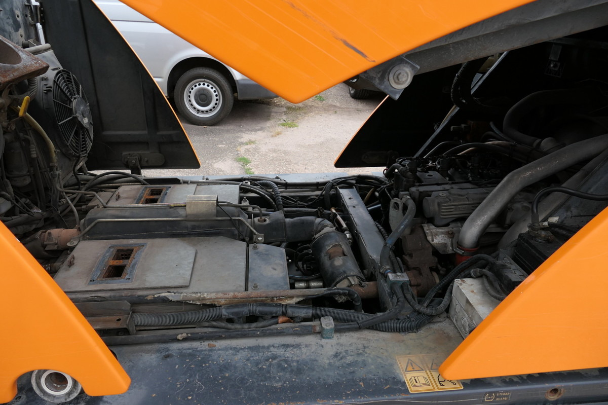 Utcaseprő gép CN200 Sweeper: 10 kép.