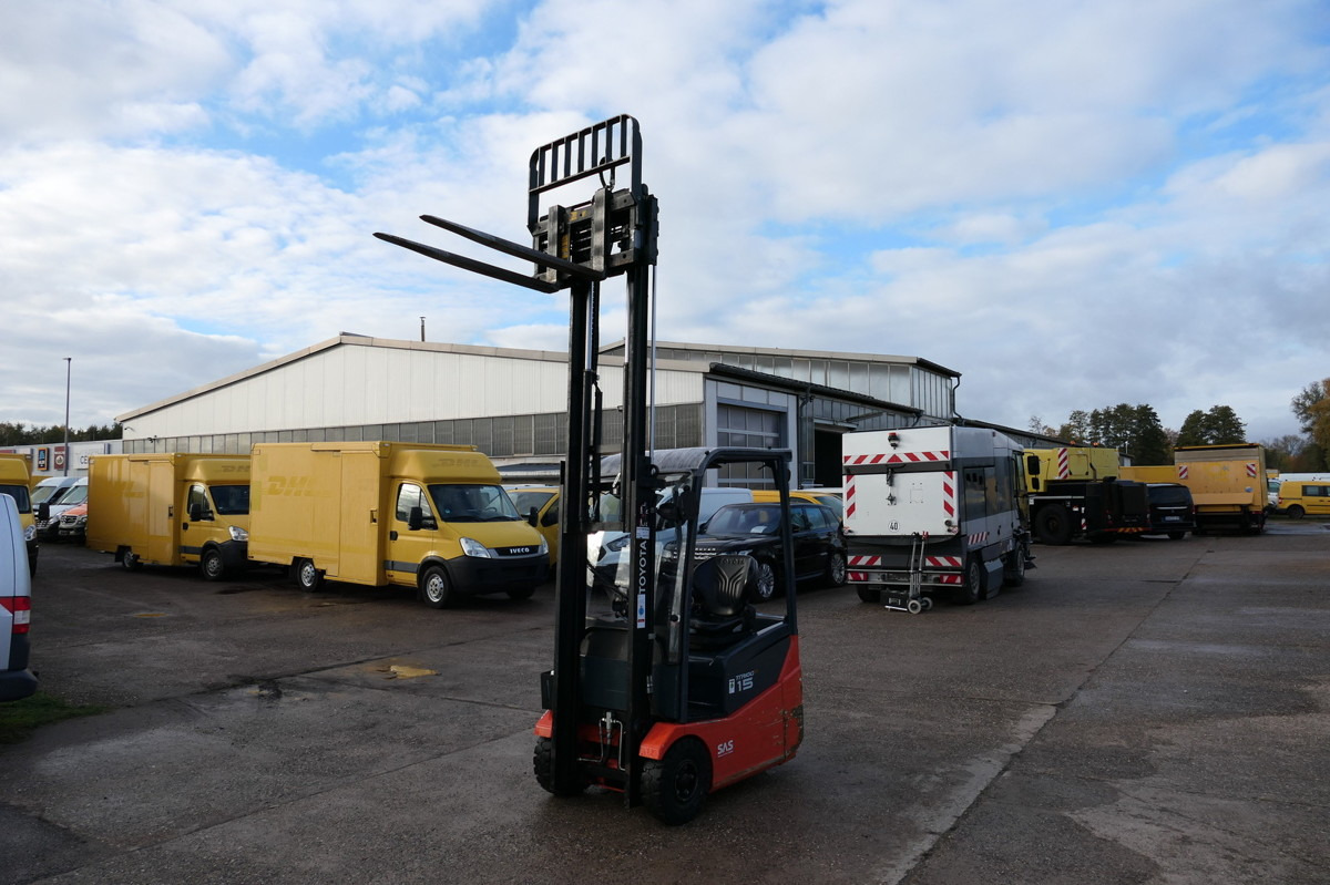 TOYOTA 7FBEST 15 Elektro 3-Rad - Egyéb gépek: 1 kép. TOYOTA 7FBEST 15 Elektro 3-Rad - Egyéb gépek: 1 kép.