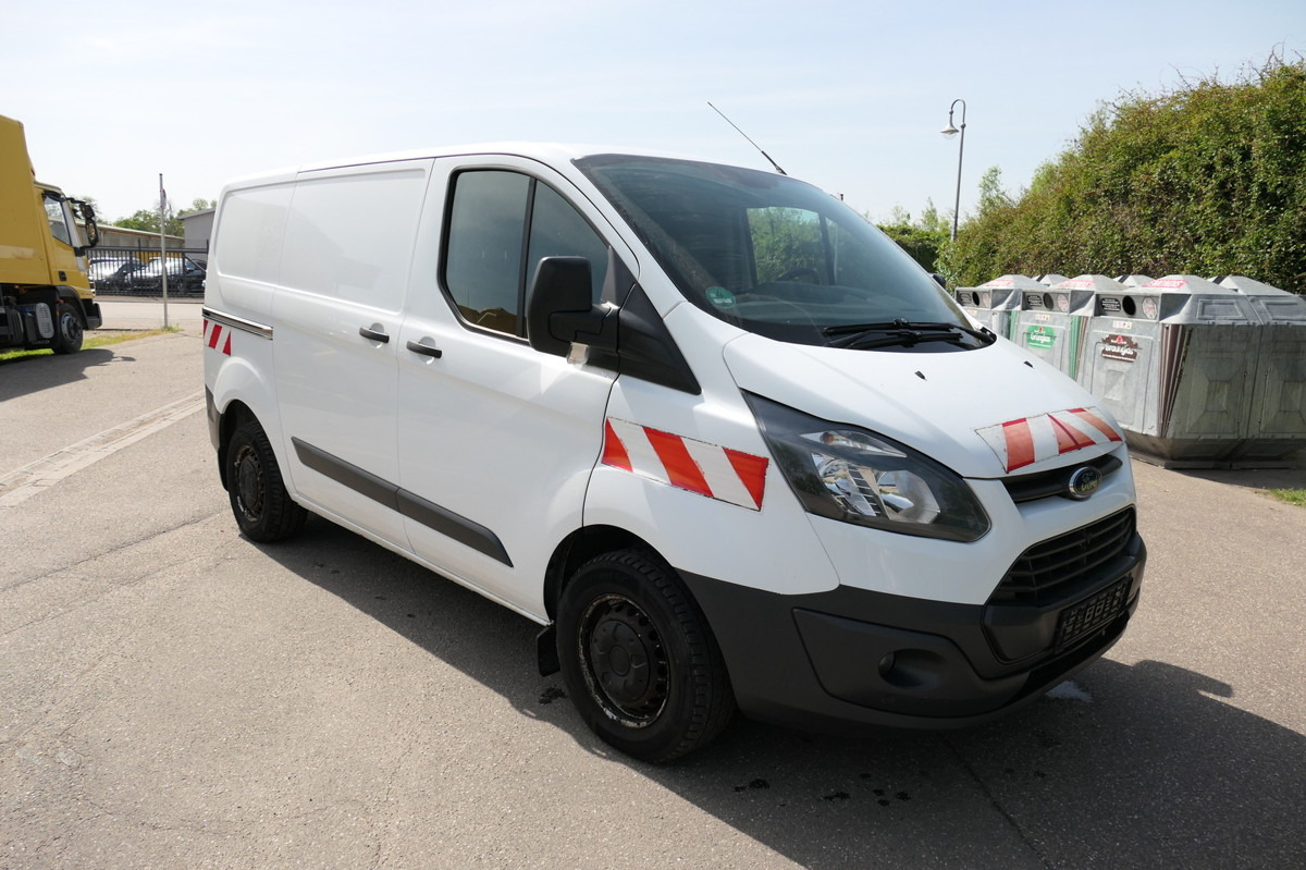 FORD Transit Custom 2,2l TDCI L1H1 COC KLIMA WERKSTAT - Kis furgon: 2 kép. FORD Transit Custom 2,2l TDCI L1H1 COC KLIMA WERKSTAT - Kis furgon: 2 kép.