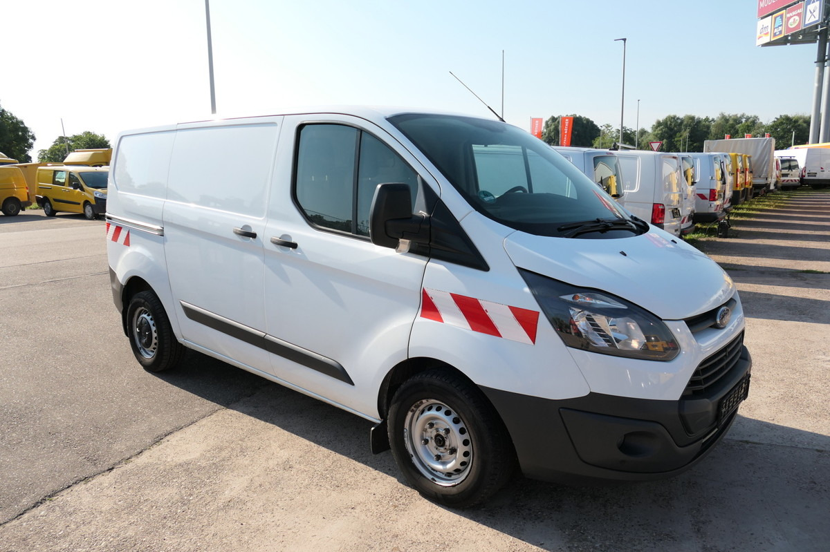 FORD Transit Custom 290 2.0 TDCi KLIMA TEMPOMAT AHK W - Kis furgon: 2 kép. FORD Transit Custom 290 2.0 TDCi KLIMA TEMPOMAT AHK W - Kis furgon: 2 kép.