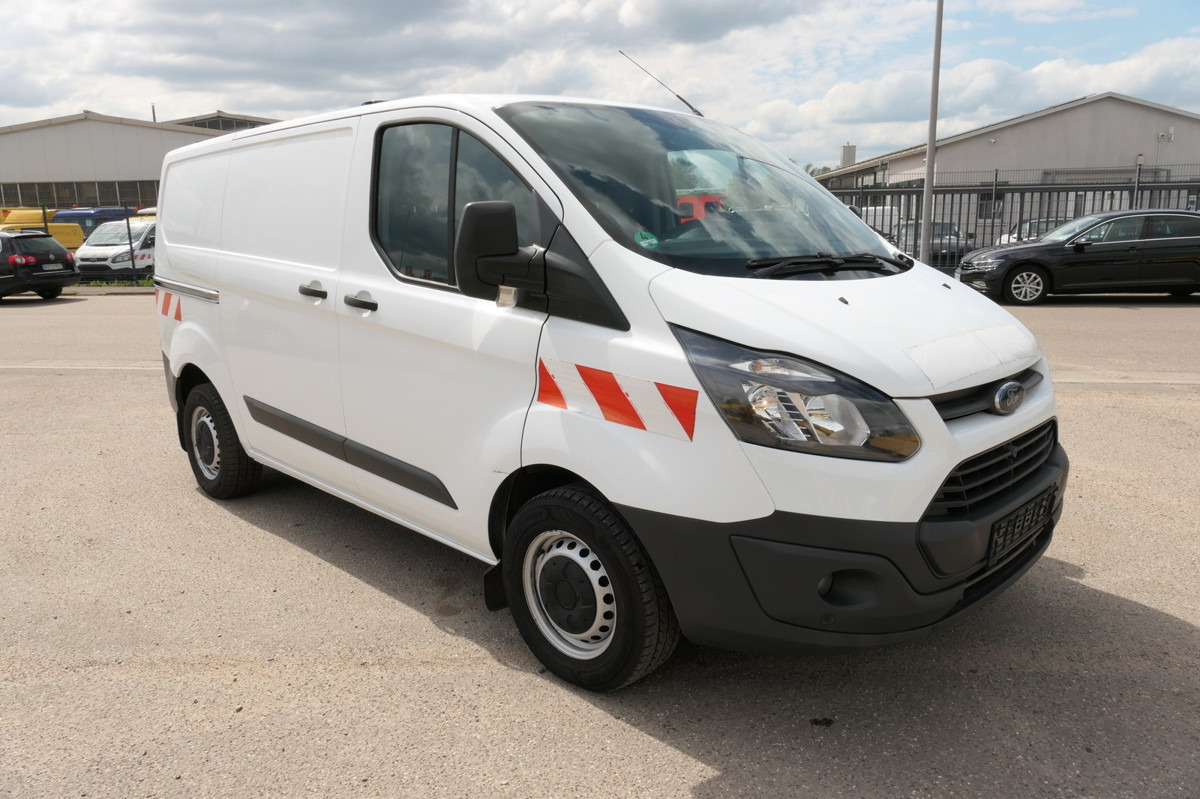 FORD Transit Custom 290 2.0 TDCi - Kis furgon: 3 kép. FORD Transit Custom 290 2.0 TDCi - Kis furgon: 3 kép.