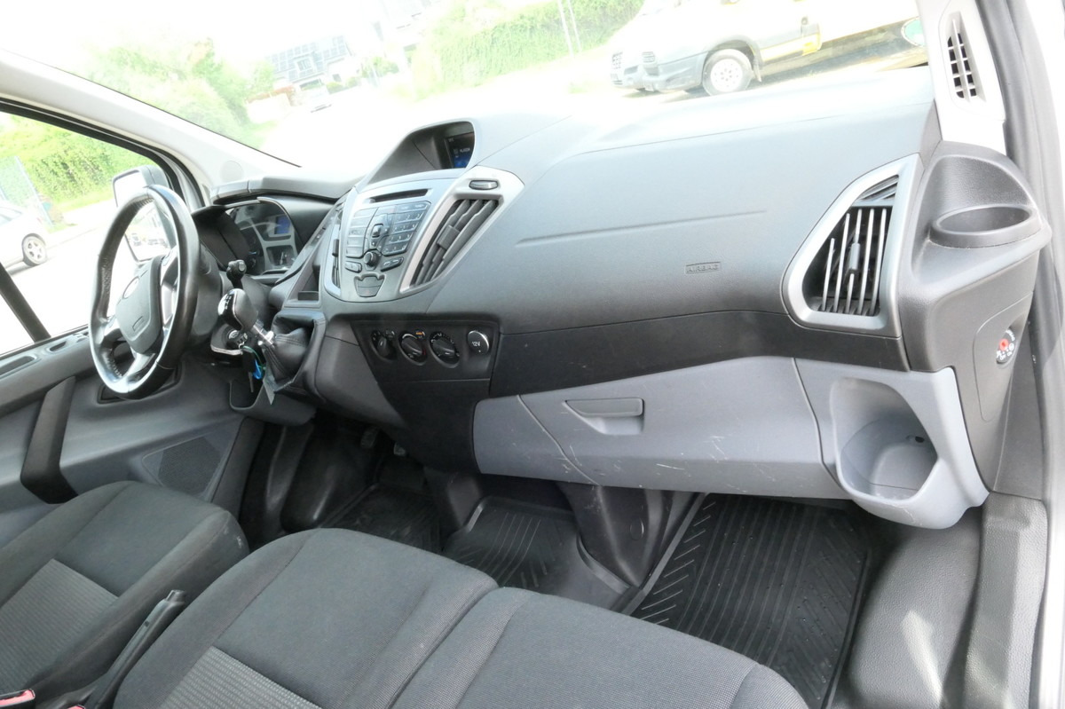 Kis furgon FORD Transit Custom 290 2.0 TDCi: 9 kép.