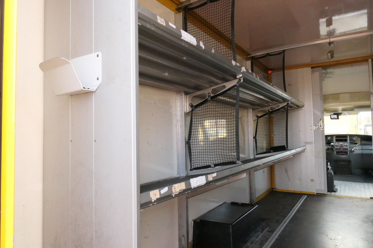 Dobozos kisteherautó IVECO Daily 35 S11 C30C AUTOMATIK KAMERA MAXI KAMERA R: 7 kép.