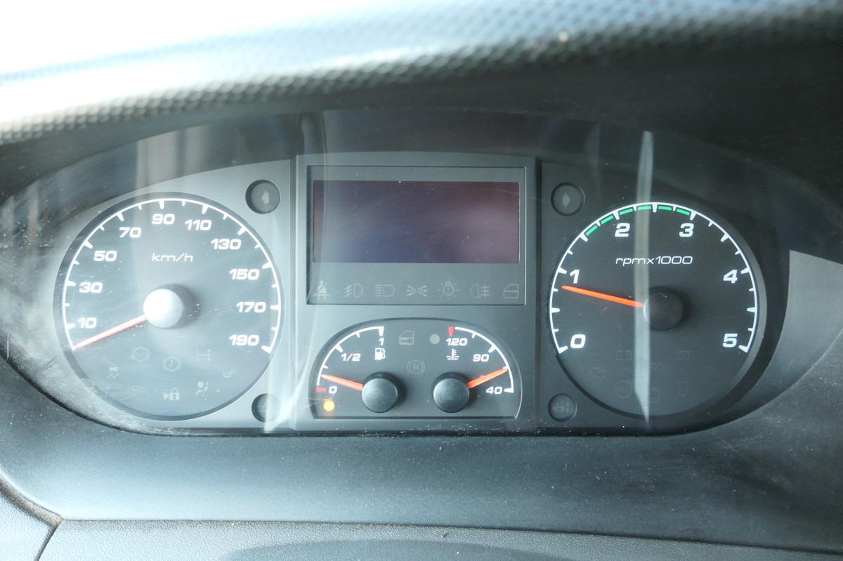 Dobozos kisteherautó IVECO Daily 35 S11 C30C AUTOMATIK KAMERA MAXI Regale L: 12 kép.