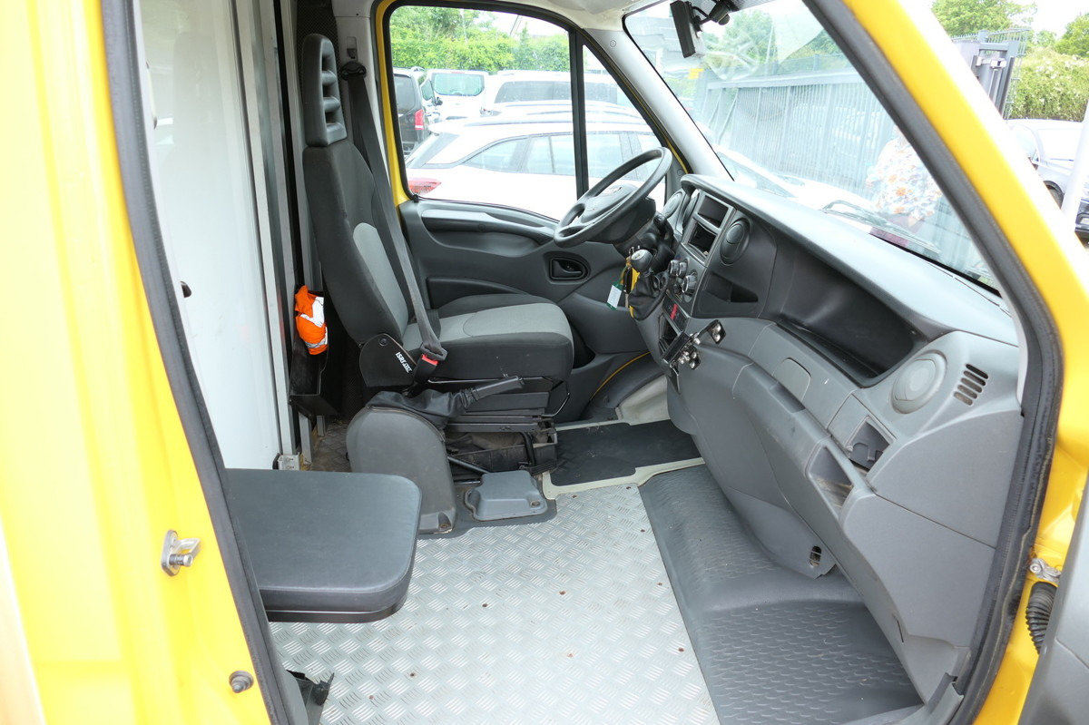 IVECO Daily 35 S11 C30C AUTOMATIK KAMERA Regale LUFT D - Dobozos kisteherautó: 5 kép. IVECO Daily 35 S11 C30C AUTOMATIK KAMERA Regale LUFT D - Dobozos kisteherautó: 5 kép.