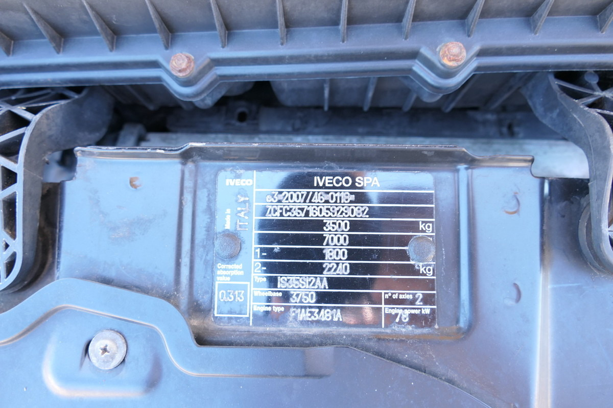 Dobozos kisteherautó IVECO Daily 35 S11 C30C AUTOMATIK KAMERA Regale LUFT D: 13 kép.