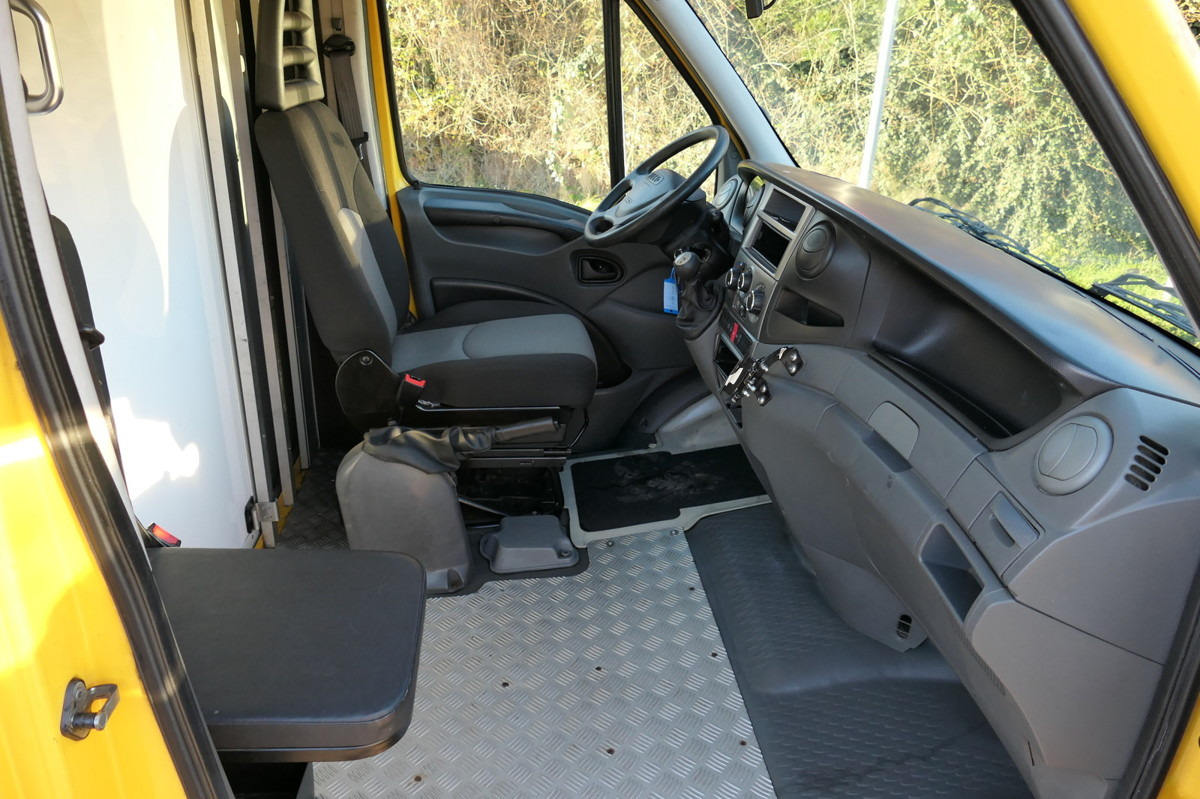 IVECO Daily 35 S11 C30C AUTOMATIK KAMERA Regale LUFT D - Dobozos kisteherautó: 5 kép. IVECO Daily 35 S11 C30C AUTOMATIK KAMERA Regale LUFT D - Dobozos kisteherautó: 5 kép.