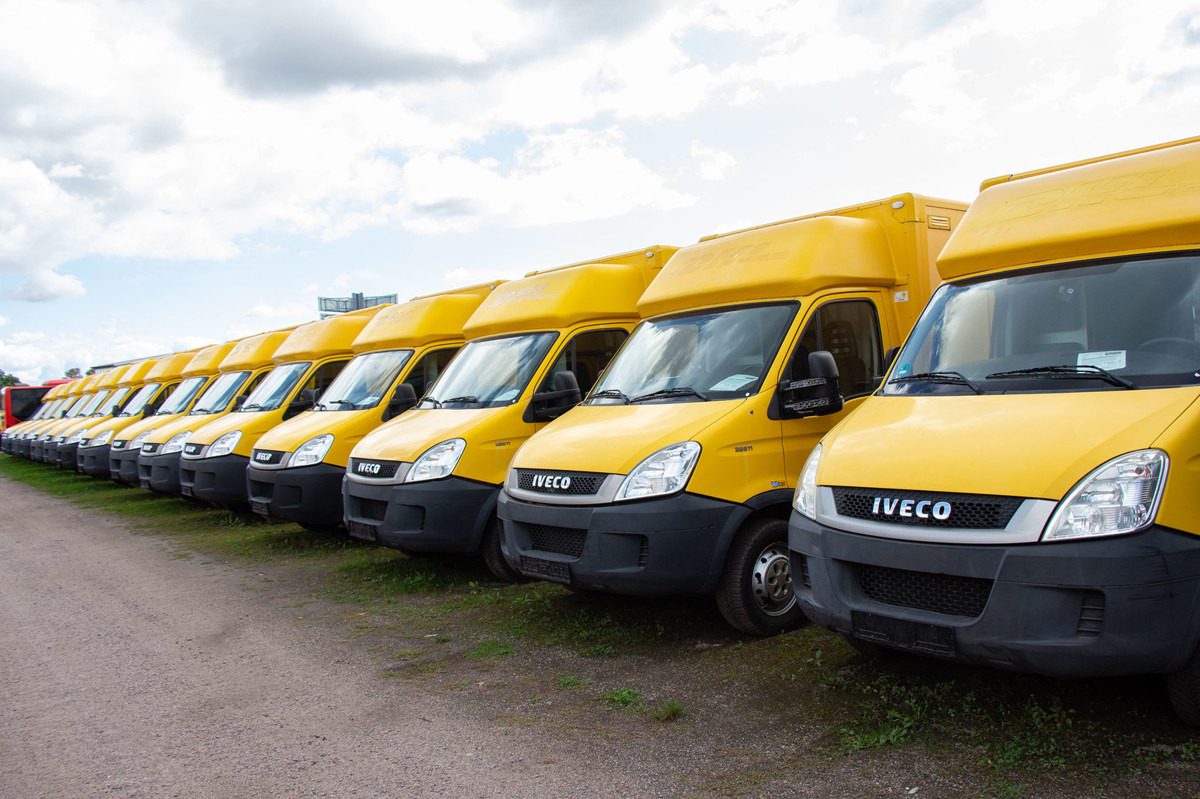 IVECO Daily 35 S11 C30C AUTOMATIK KAMERA Regale LUFT - Dobozos kisteherautó: 1 kép. IVECO Daily 35 S11 C30C AUTOMATIK KAMERA Regale LUFT - Dobozos kisteherautó: 1 kép.