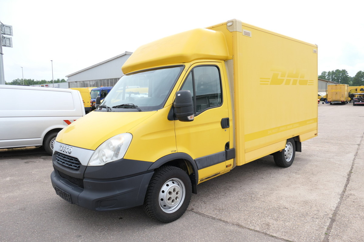IVECO Daily 35 S11 C30C Kurz AUTOMATIK KAMERA Regale L - Dobozos kisteherautó: 1 kép. IVECO Daily 35 S11 C30C Kurz AUTOMATIK KAMERA Regale L - Dobozos kisteherautó: 1 kép.