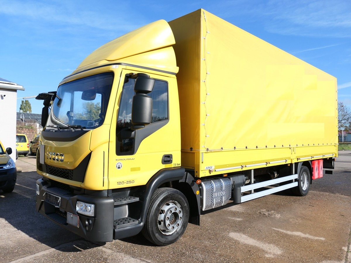 IVECO EuroCargo ML 120 E 25 EURO-6 AHK LBW 3-SITZER Co - Ponyvás teherautó: 1 kép. IVECO EuroCargo ML 120 E 25 EURO-6 AHK LBW 3-SITZER Co - Ponyvás teherautó: 1 kép.