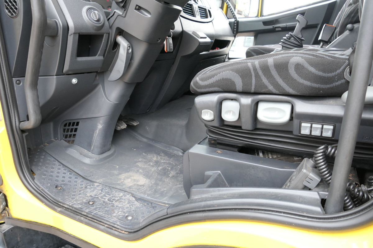 Dobozos felépítményű teherautó IVECO EuroCargo ML 120 E28/P AHK LBW COC Koffer 7,00x2: 10 kép.