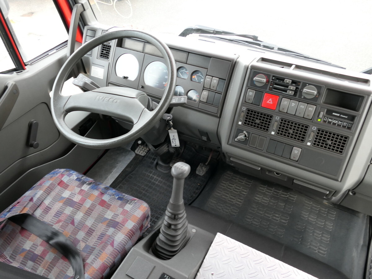 Tűzoltóautó IVECO FF 95 E 18W LF 8/6 DoKa 4X4 SFZ FEUERWEHR Löschf: 13 kép.