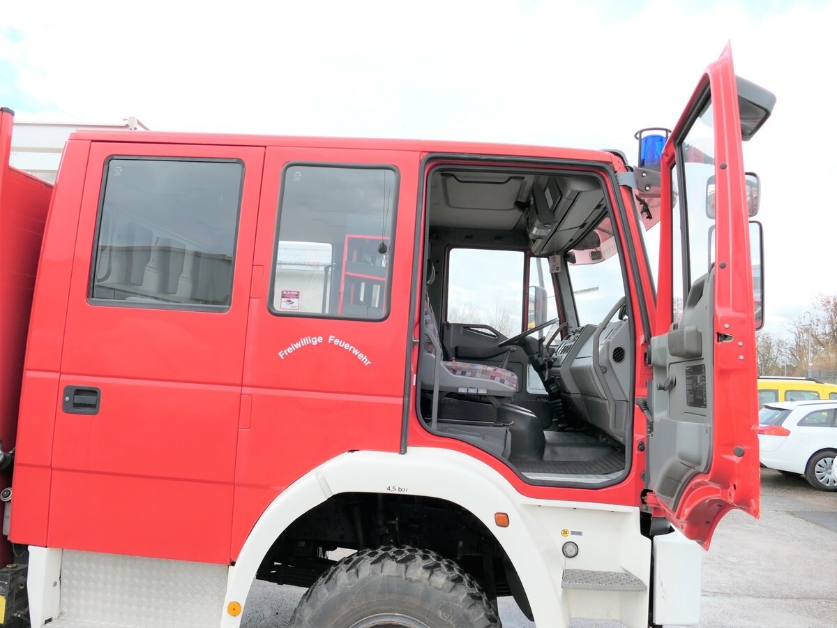 Tűzoltóautó IVECO FF 95 E 18W LF 8/6 DoKa 4X4 SFZ FEUERWEHR Löschf: 19 kép.