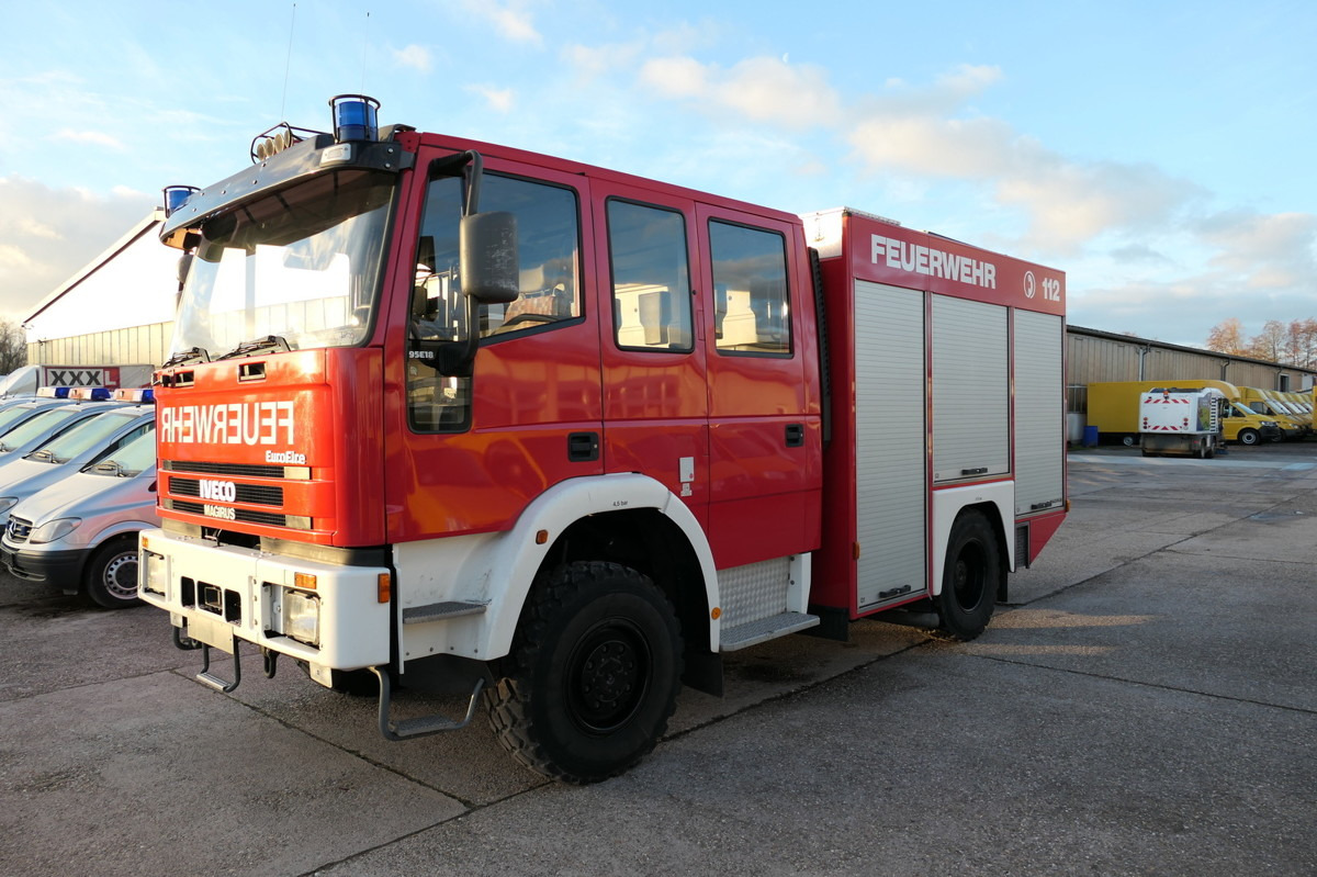 IVECO FF 95 E LF 8 DoKa AHK 4X4 SFZ FEUERWEHR Einzelbe - Tűzoltóautó: 2 kép. IVECO FF 95 E LF 8 DoKa AHK 4X4 SFZ FEUERWEHR Einzelbe - Tűzoltóautó: 2 kép.